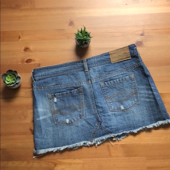 Lagaci Sport • vintage jean skirt - Picture 5 of 6